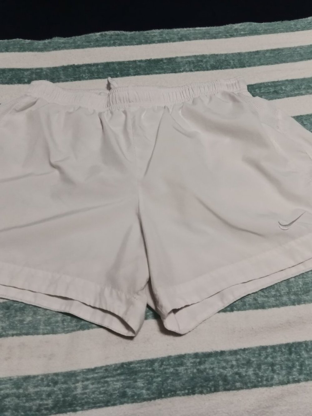 VINTAGE NIKE "DRI-FIT ATHLETIC SHORTS, WHITE, SIZE "L" (Pre-Owned)